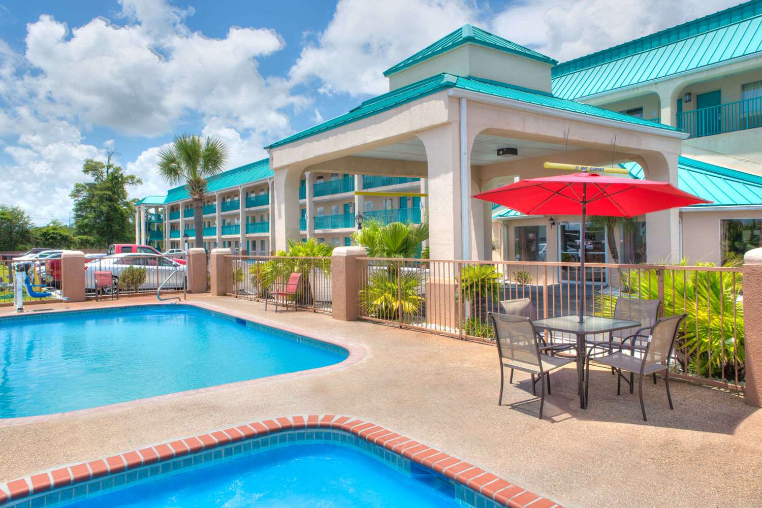 Days Inn by Wyndham Gulfport 2/8