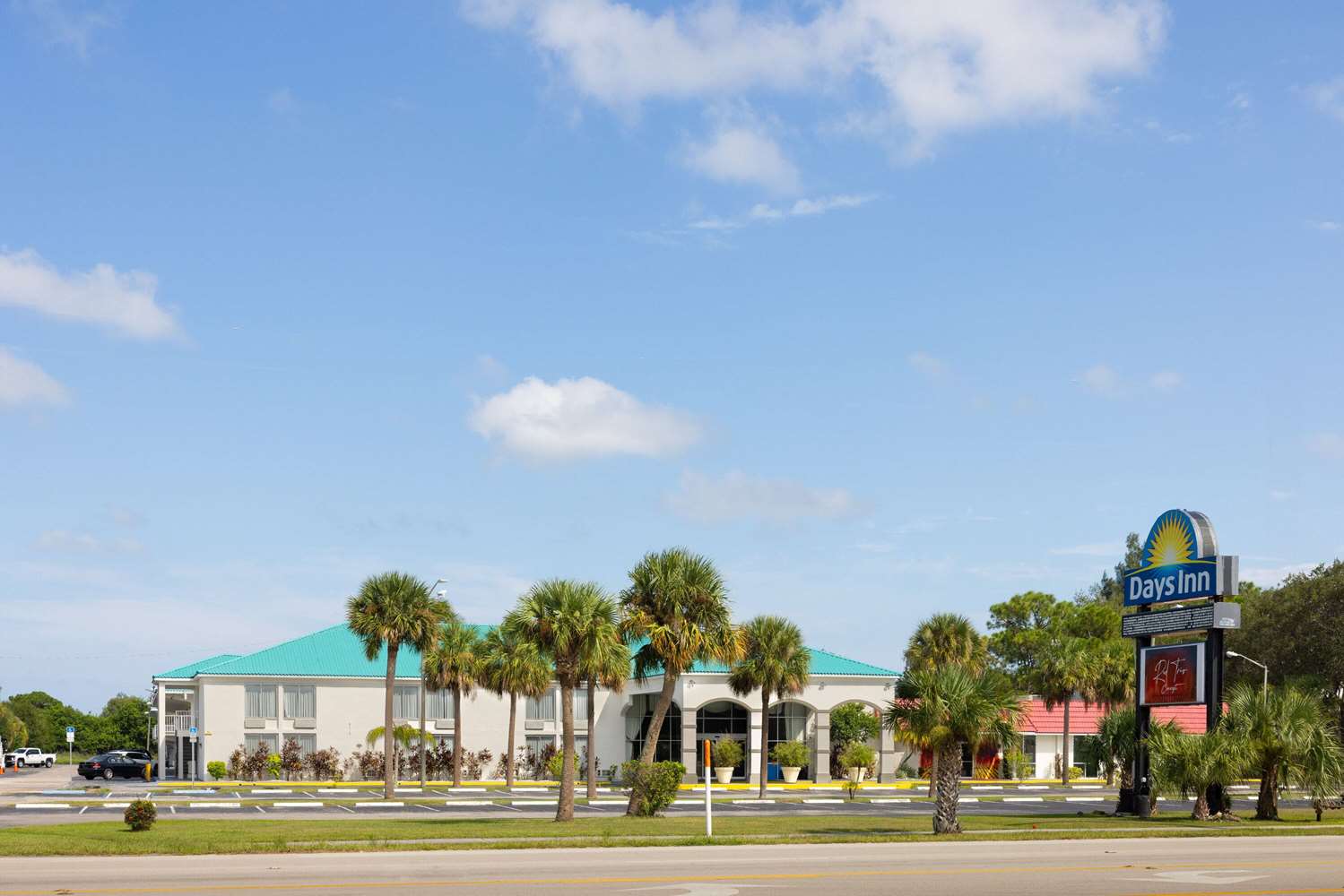 Days Inn by Wyndham Fort Pierce Midtown 9/55