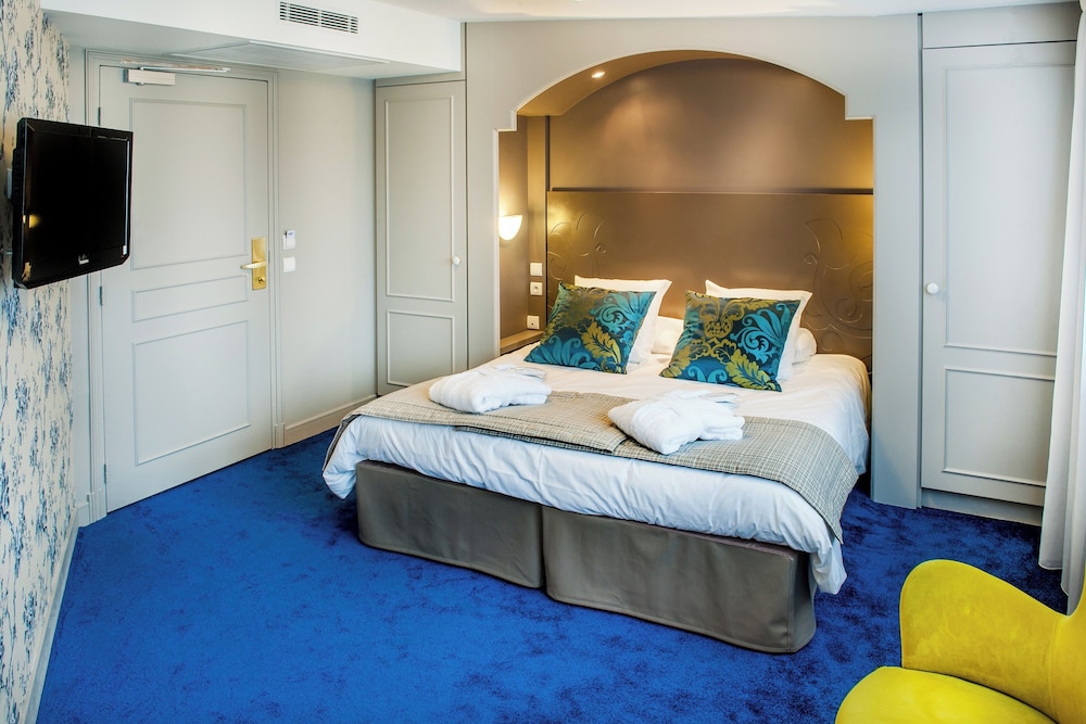 DELUXE, DOUBLE BED