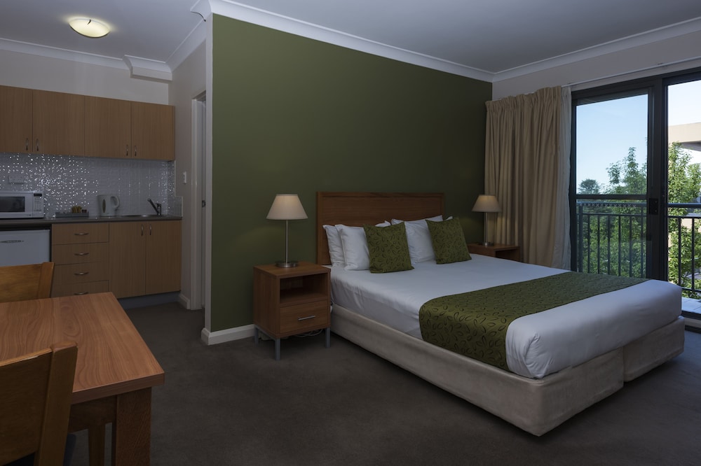Leisure Inn Spires 24/50