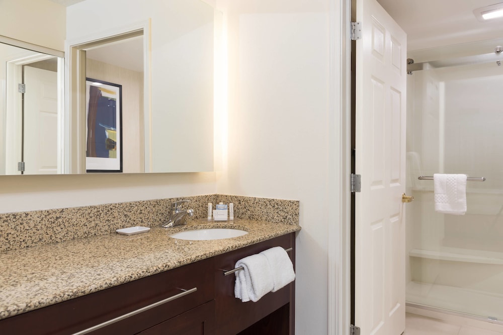 Residence Inn Grand Rapids West 14/40