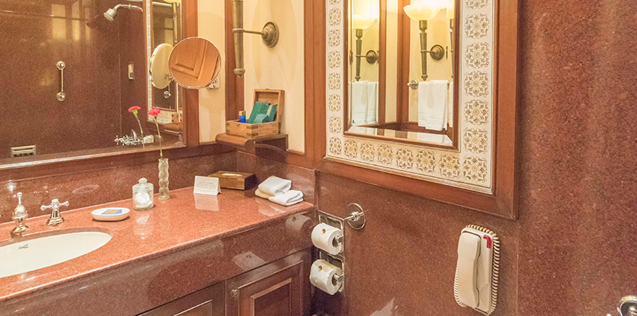 THE OBEROI GRAND 75/81