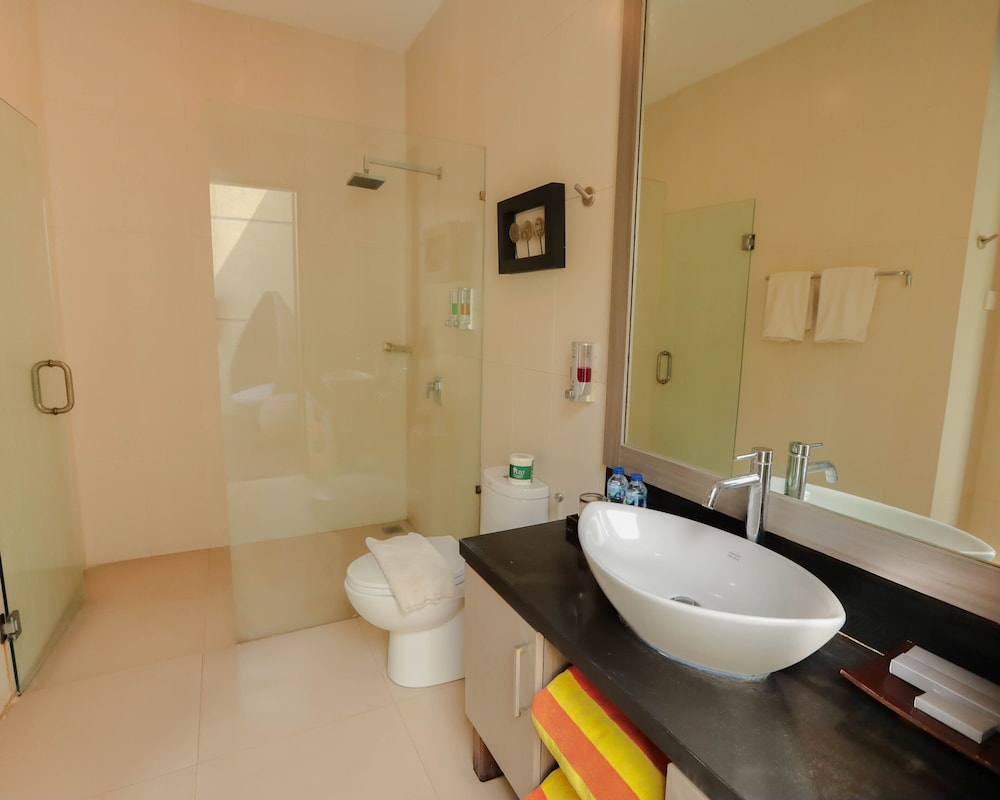Luxotic Private Villa and Resort 50/50