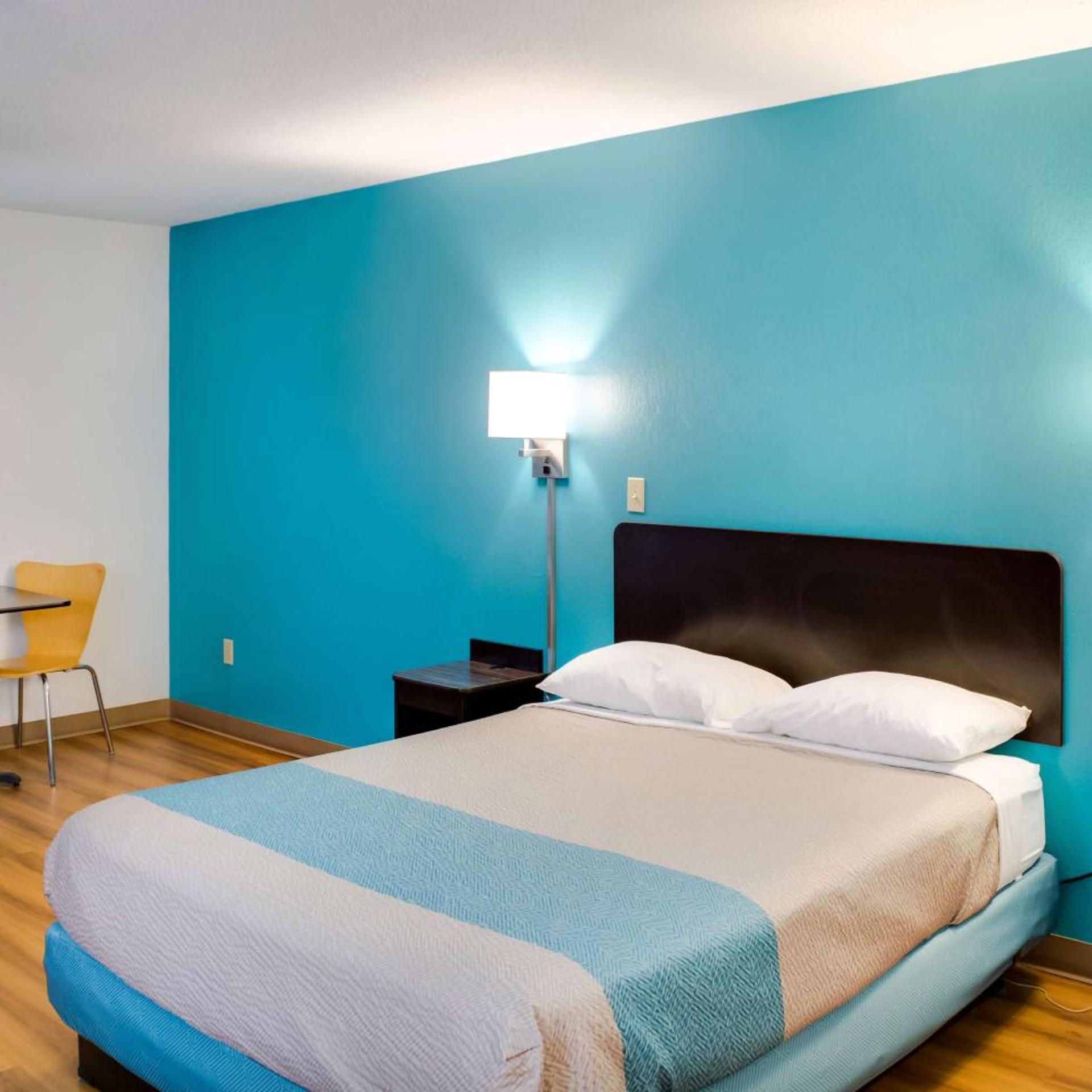 Deluxe, Queen Bed