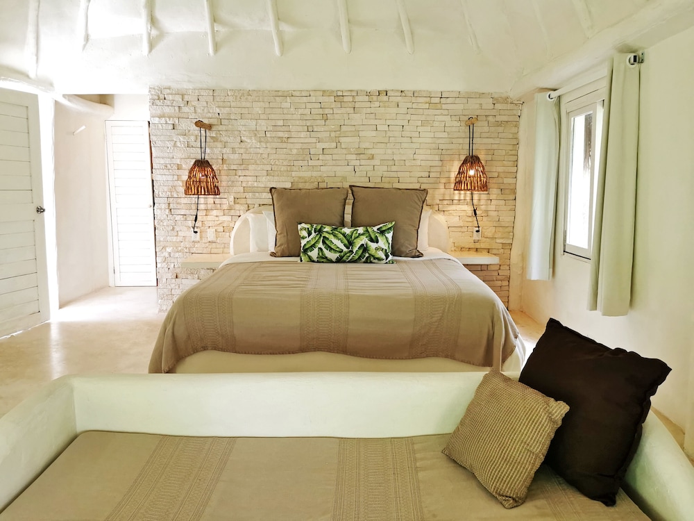 ROOM, GARDEN VIEW