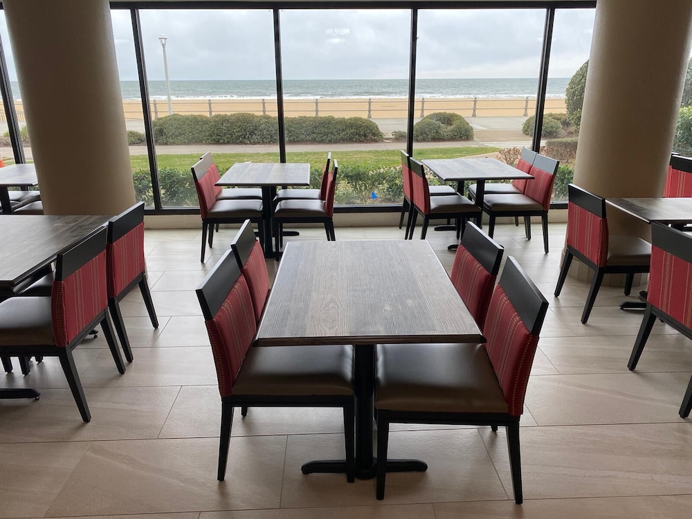Coastal Hotel and Suites Virginia Beach - Oceanfront 25/29