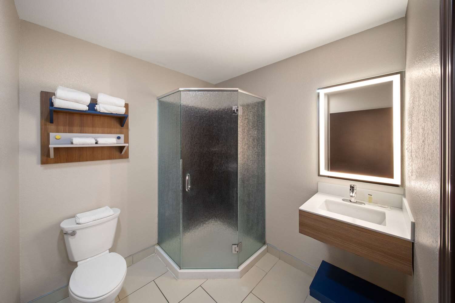 Microtel Inn and Suites By Wyndham Buda 37/40
