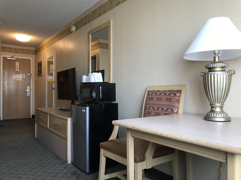 Brentwood Inn and Garden 36/47