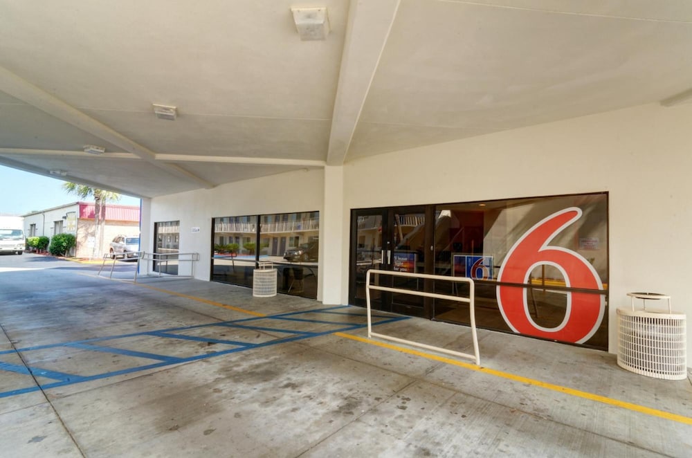 Motel6 Destin, FL 34/51
