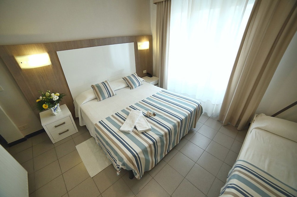 Hotel Villa Rosa 11/40