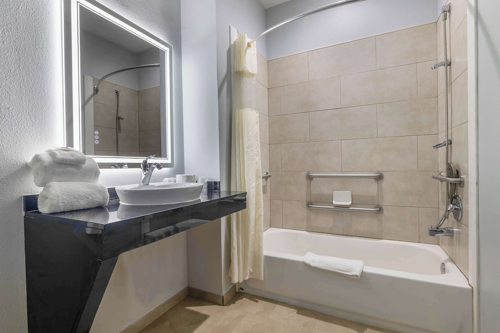 Studio6 Suites Texas City, TX – I-45 South 33/35