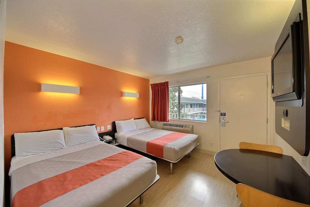 Motel6 San Marcos, TX 29/49