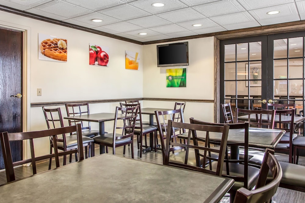 Quality Inn Elgin I-90 32/41