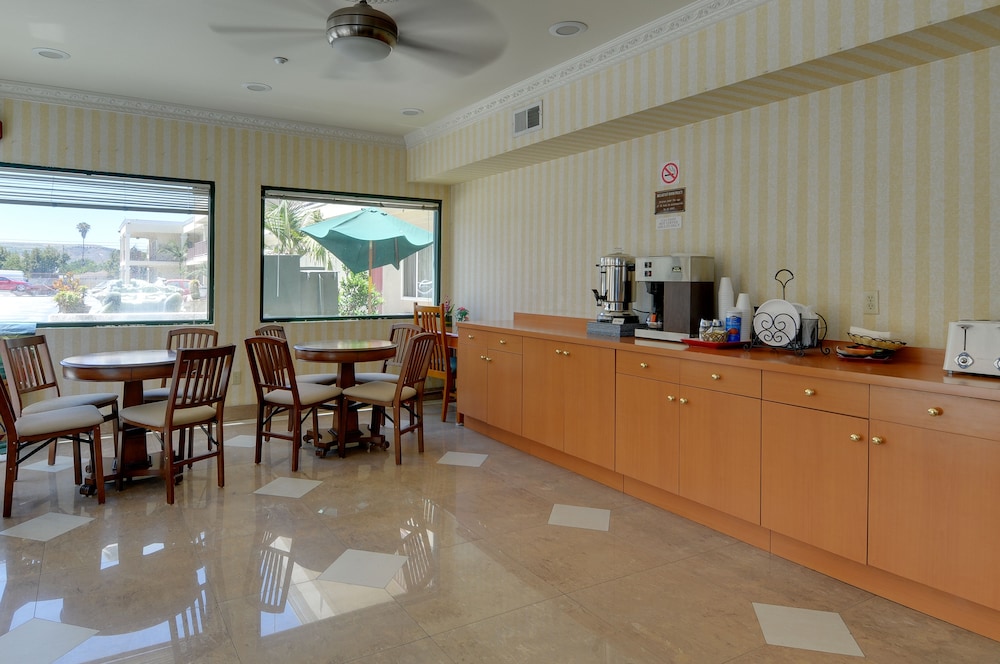 VAGABOND INN HACIENDA HEIGHTS 38/40