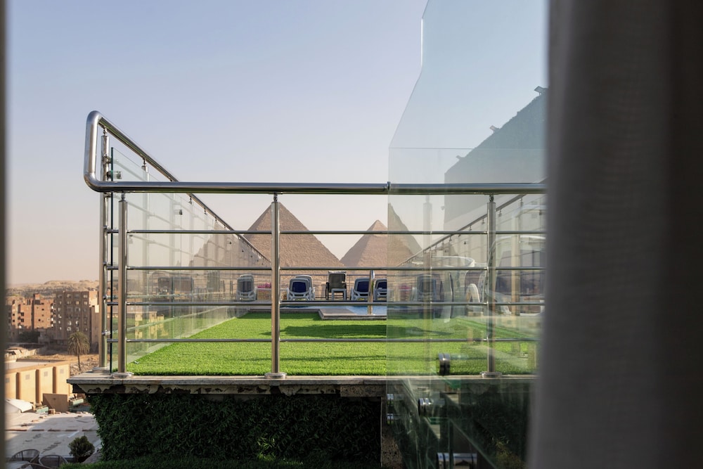 Pyramids Yard Hotel 53/57