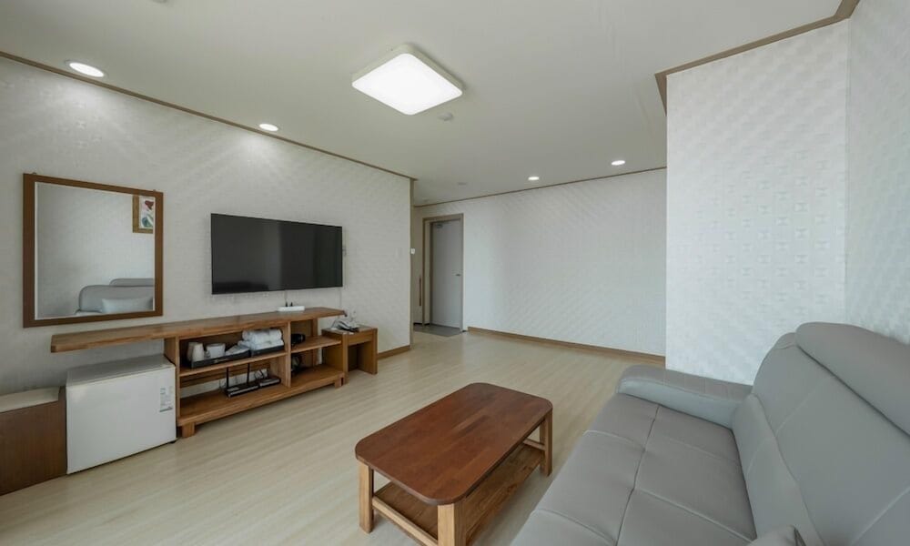 Mud Beach Hotel 48/57