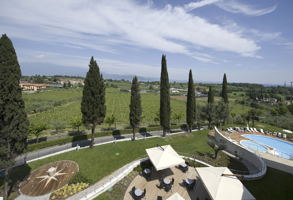 Villa Luisa Resort 48/50