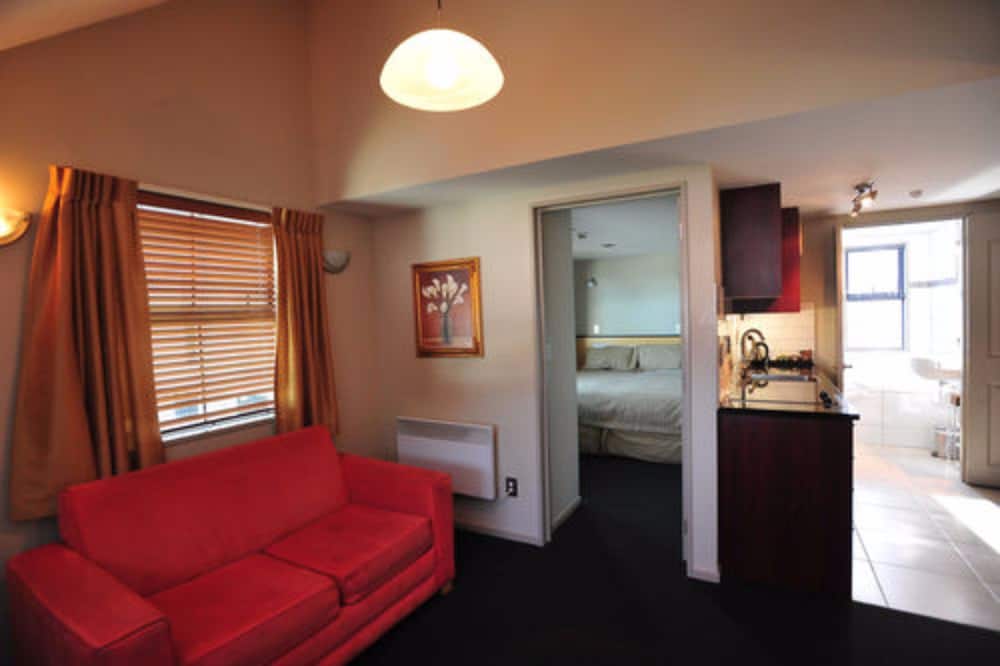 Athena Motel & Apartments 32/48