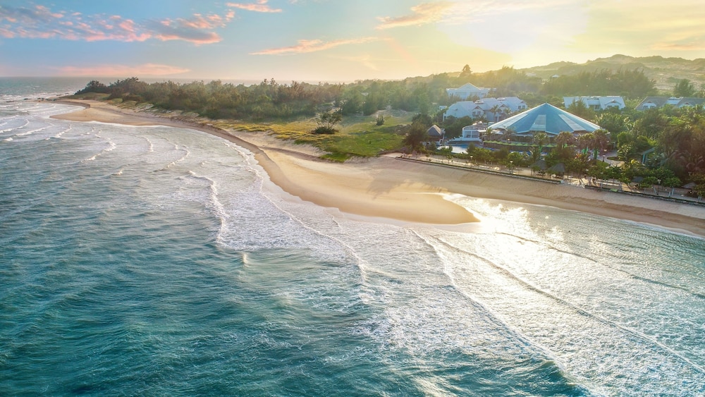 Carmelina Beach Resort 77/78