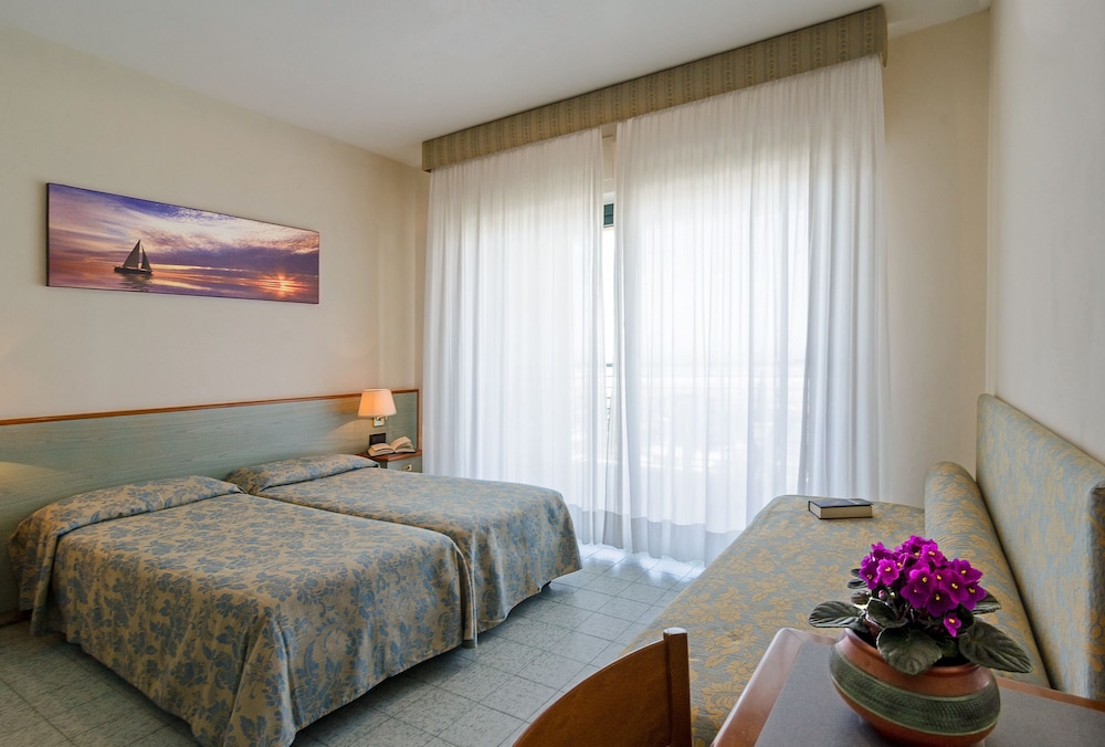 Hotel Paris 6/37