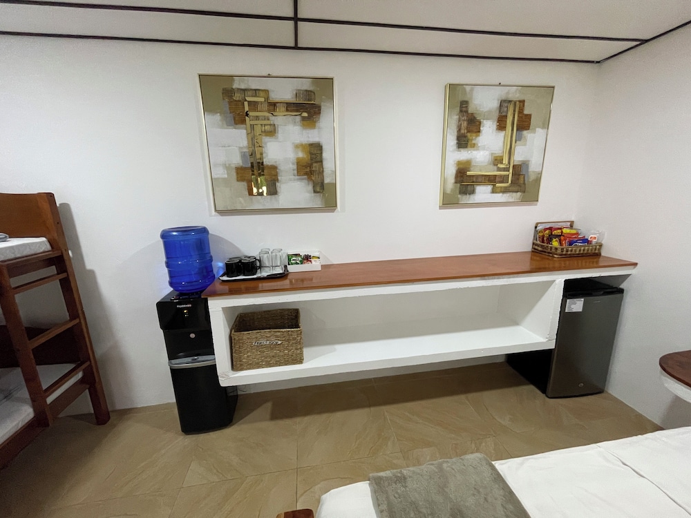 Parrot Resort Moalboal 10/50