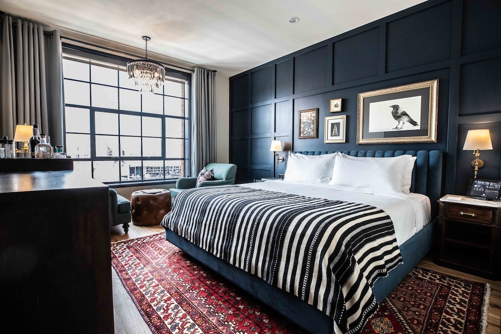 ROOM, KING BED
