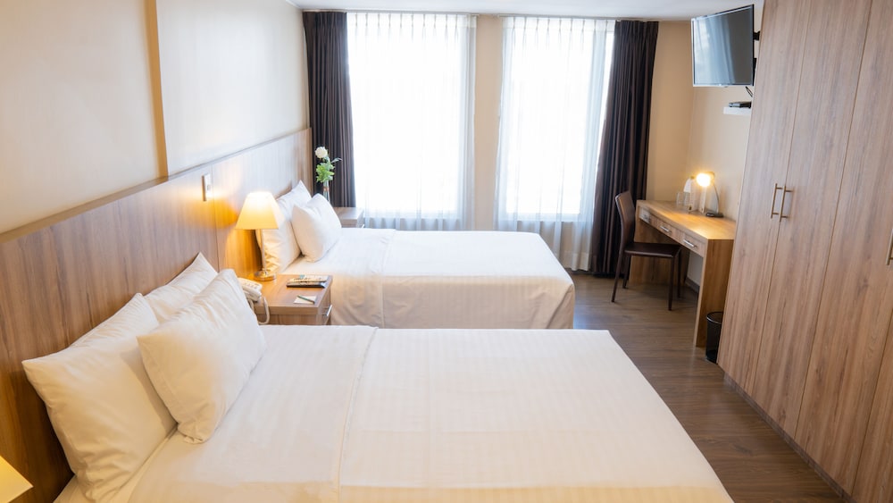 Fenix Hotel 18/66