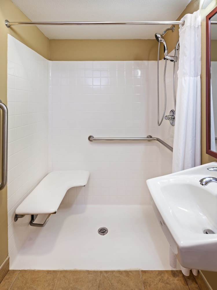 CANDLEWOOD SUITES BAYTOWN 23/58