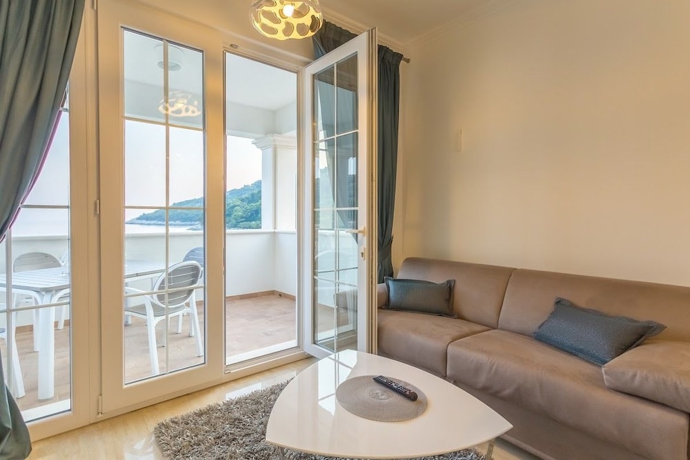 Boutique Pine Tree apartments 26/50