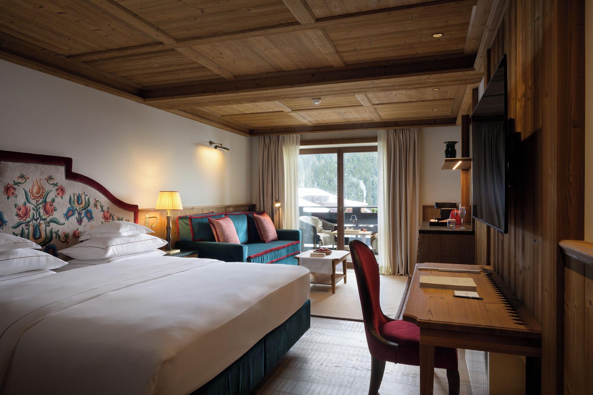 Deluxe, Multiple Beds, Mountain View