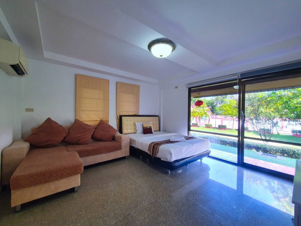 Villa, 3 Queen Beds, Pool Side