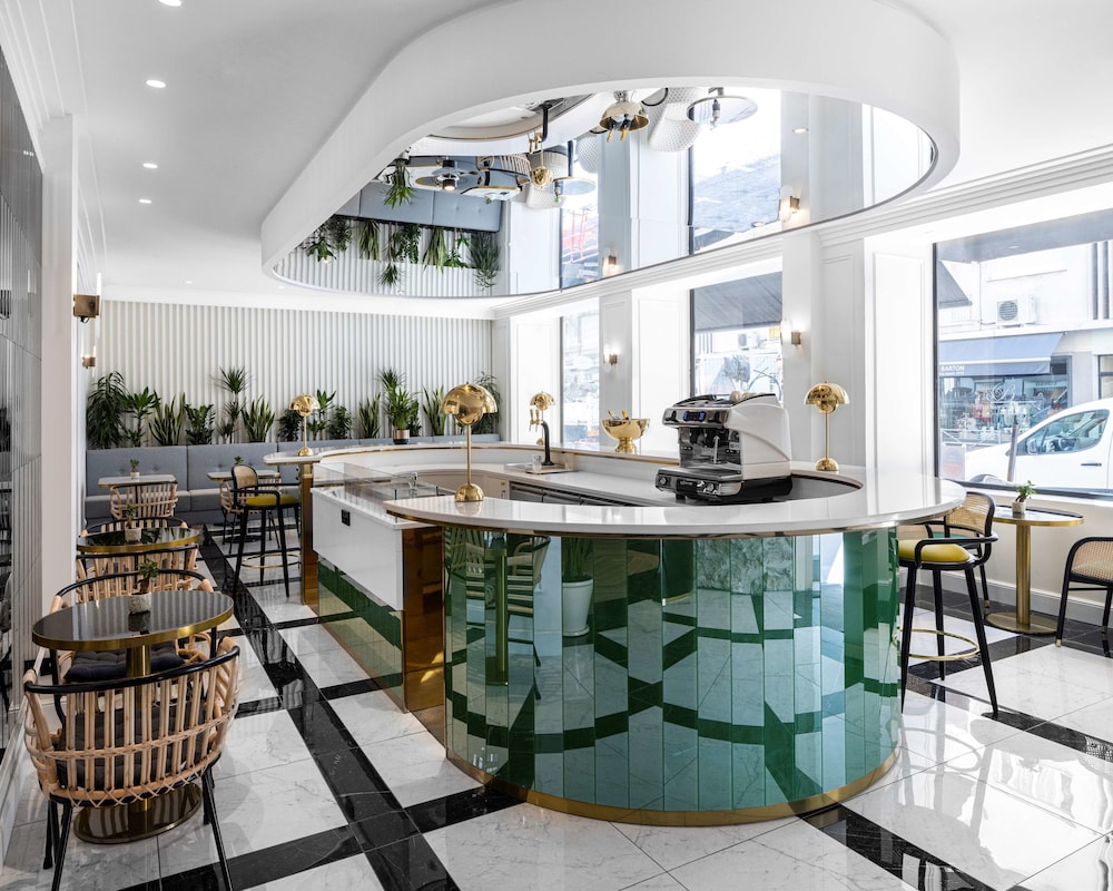 restaurant cafeteria