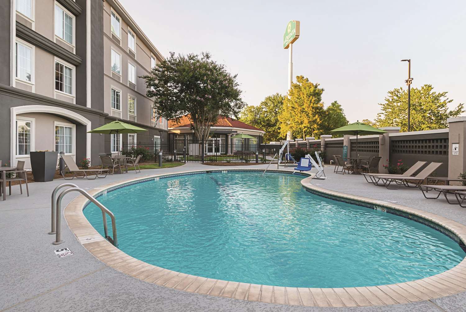 La Quinta Inn & Suites by Wyndham Alexandria Airport 44/48