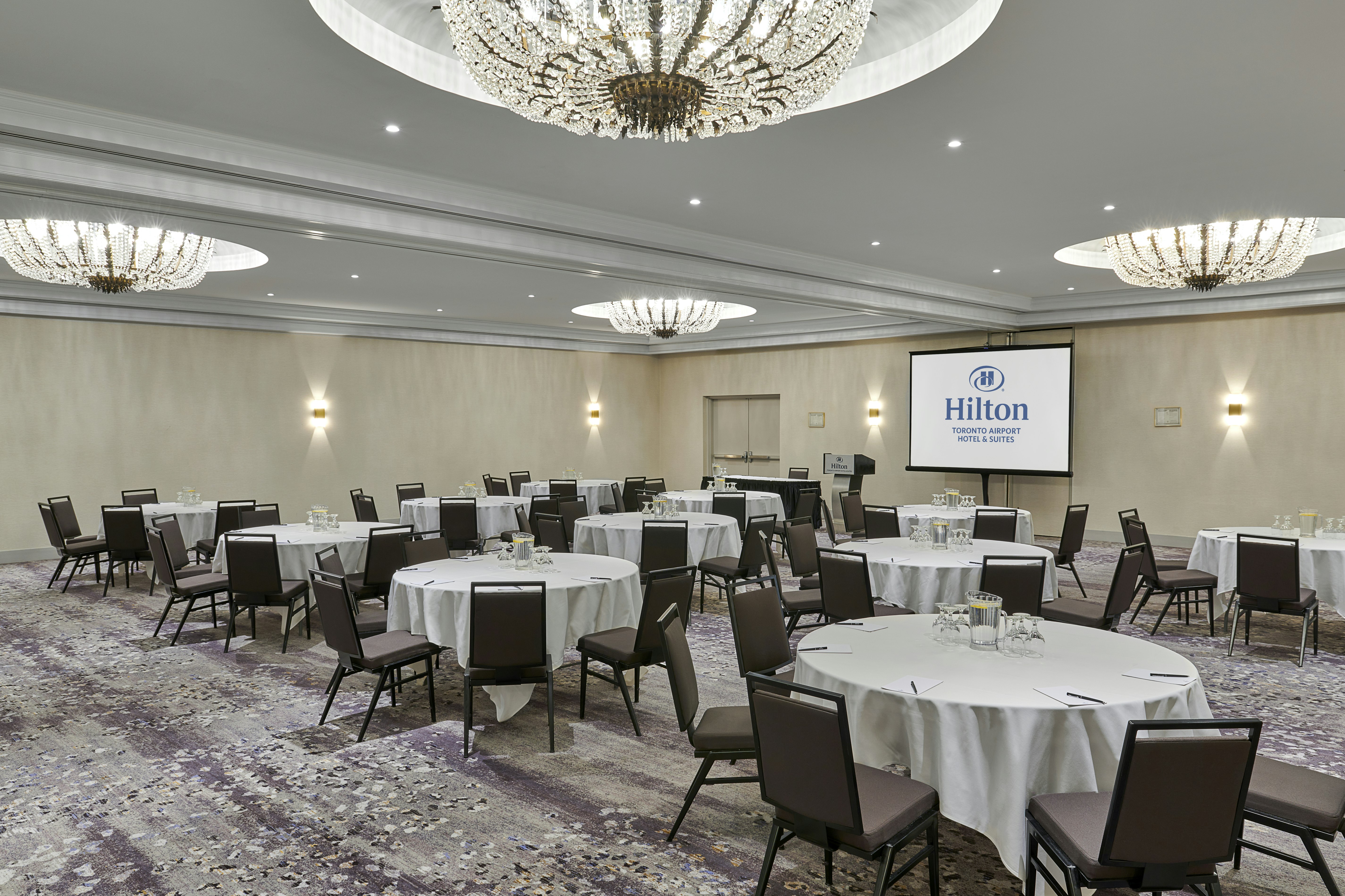 Hilton Toronto Airport Hotel & Suites 62/79