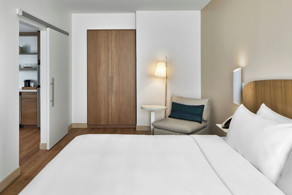 1 Bedroom, Suite, King Bed, Sofa