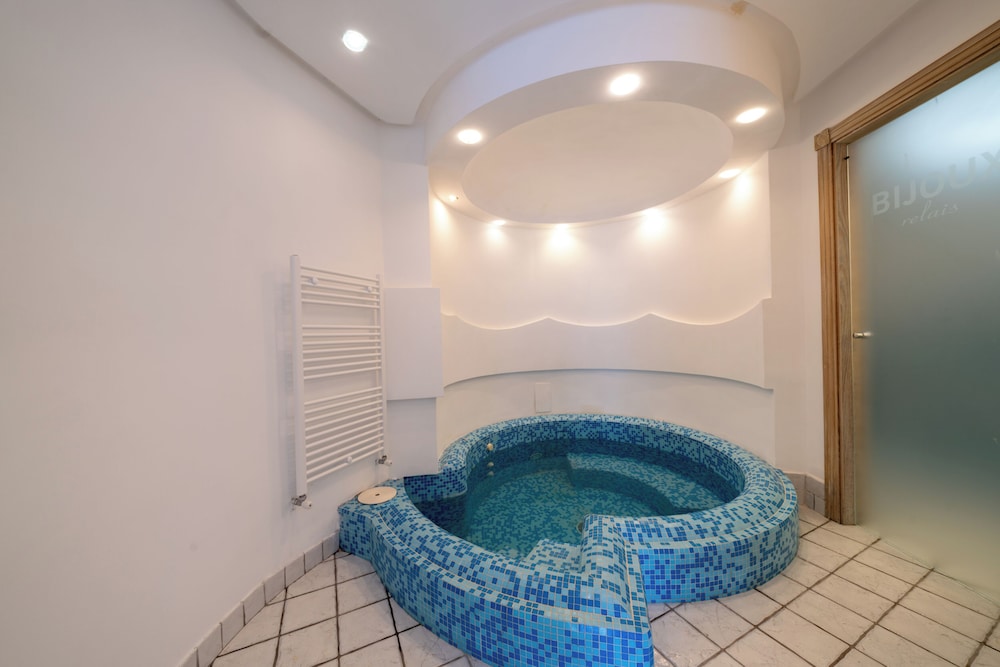 Relais Bijoux 40/73
