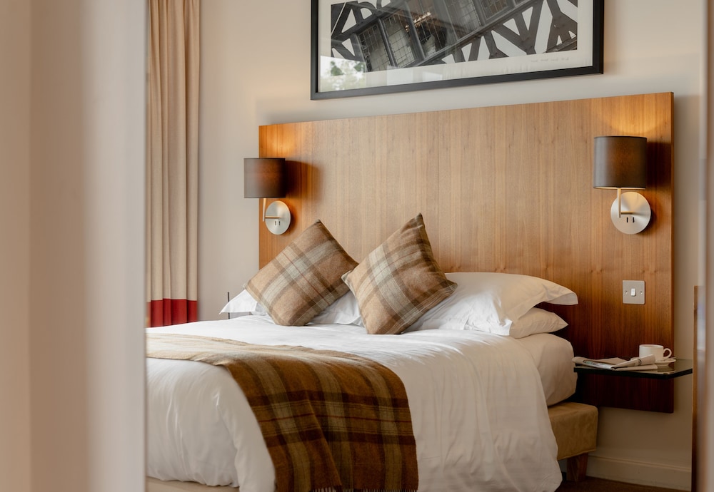 Abode Chester 24/47