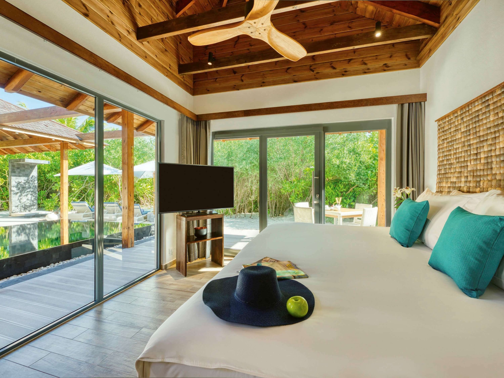 Beach Pool, Sunset, Villa, King Bed