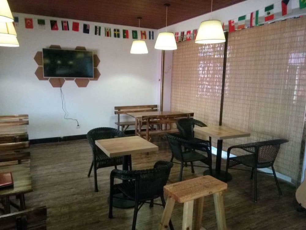 25 Four Seasons Youth Hostel 20/29