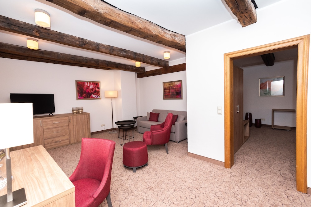 Parkhotel Schloss Hohenfeld (Parkhotel Hohenfeld) 38/65