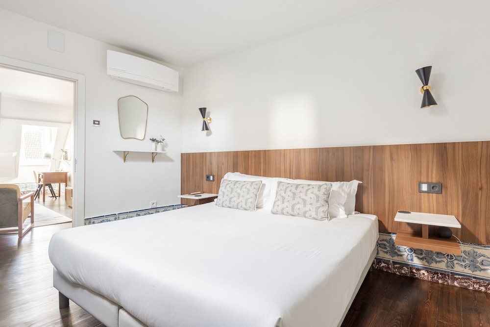 Lisbon Downtown Luxury Family Residence 11/25