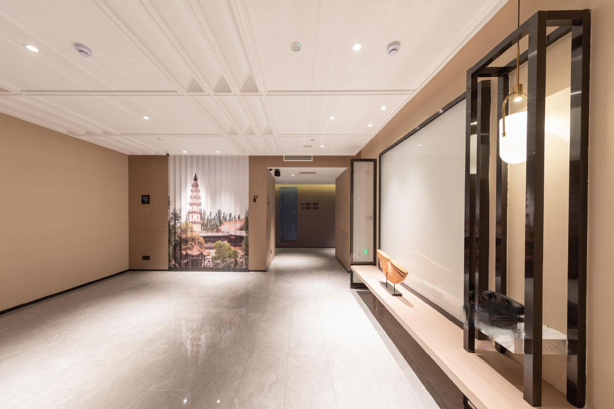Atour Hotel (Datong Dongxin Plaza high speed railway station) 9/28