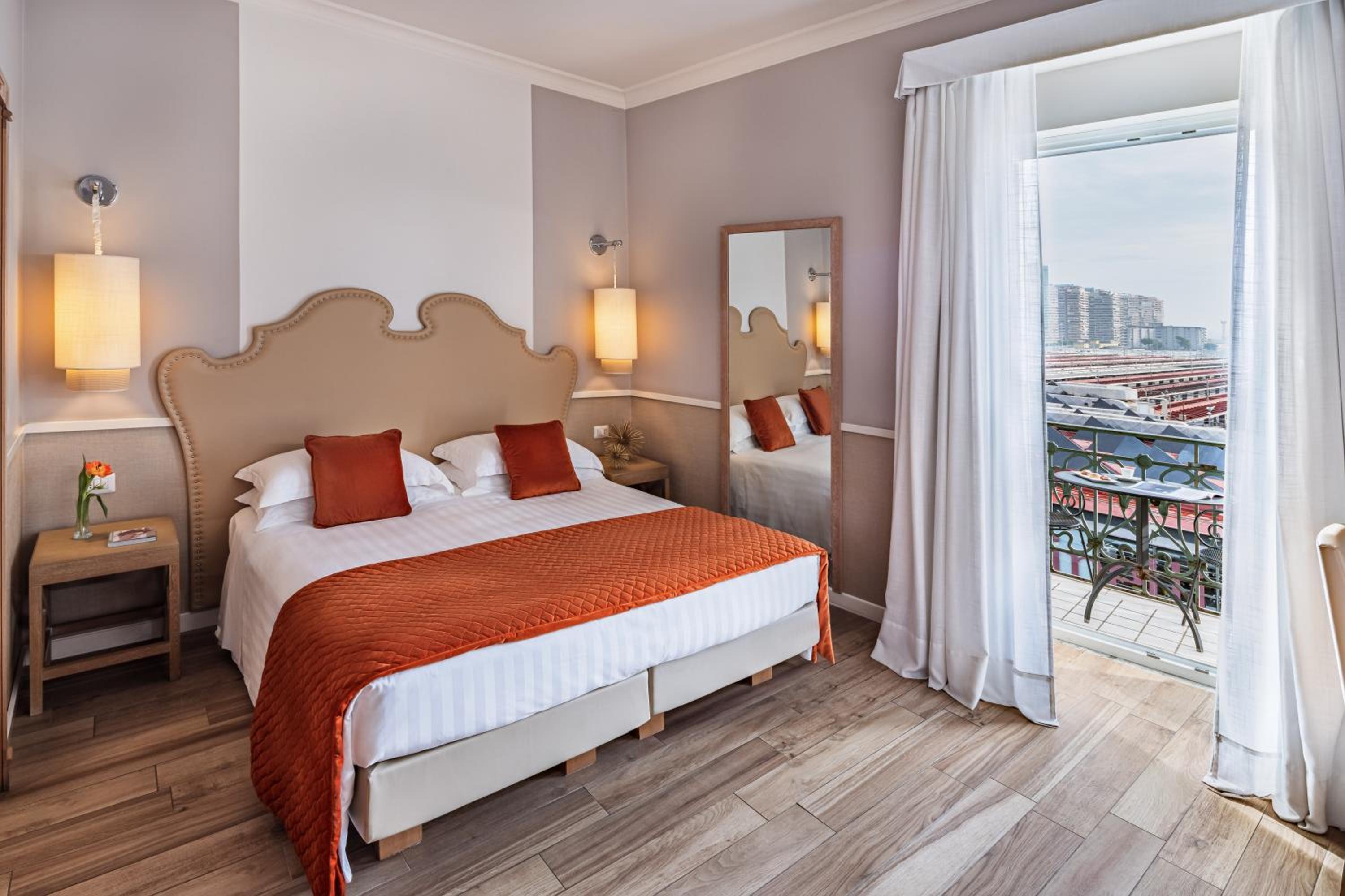 Deluxe, Double or Twin Bed, Volcano View 4/10