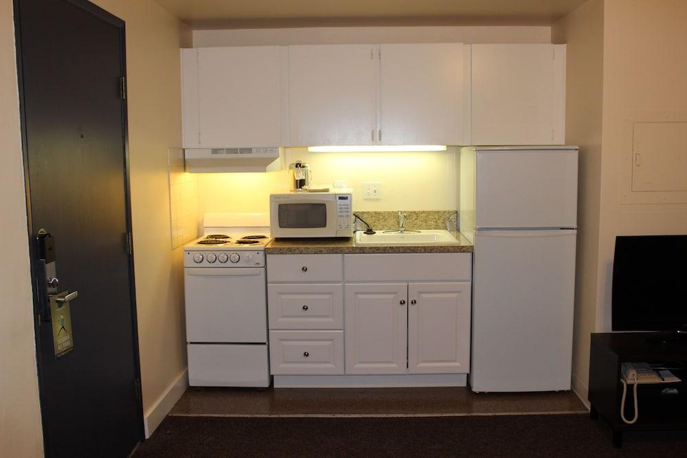Washington Plaza Apartments 30/33
