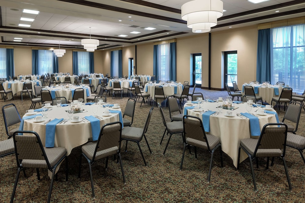 Hilton Garden Inn Akron 59/77