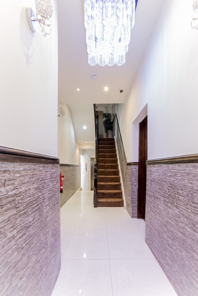 Imperial Court Suites 4/59