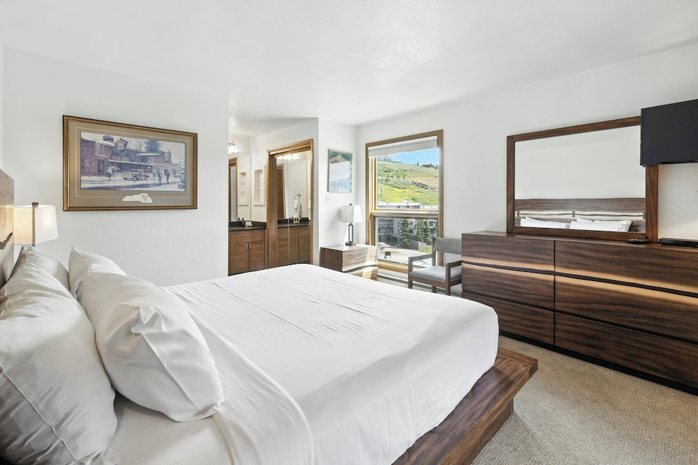 3 Bedrooms, Plaza, Peak, 2 Queen and Twin Beds, 3 Bathrooms