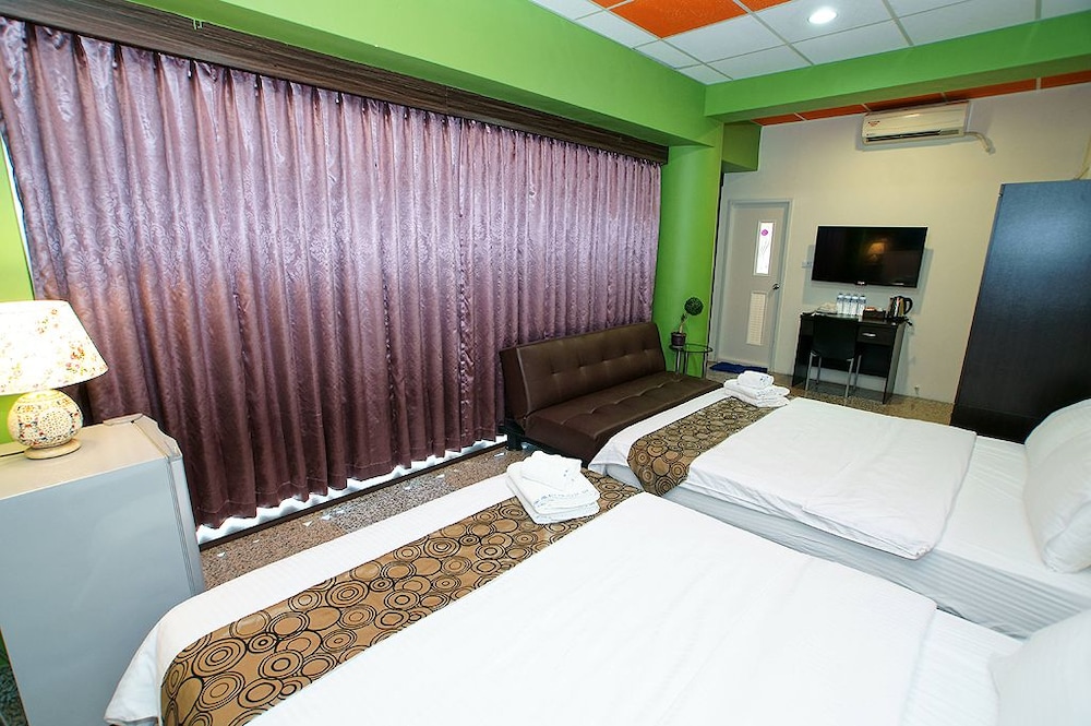 ROOM, QUADRUPLE