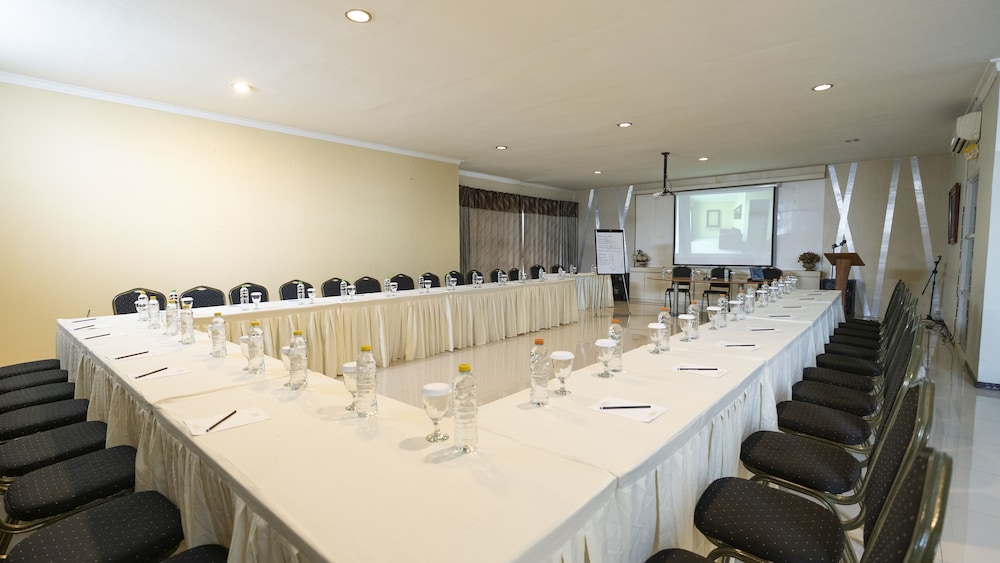 Aleyra Hotel and Villa Garut 41/50