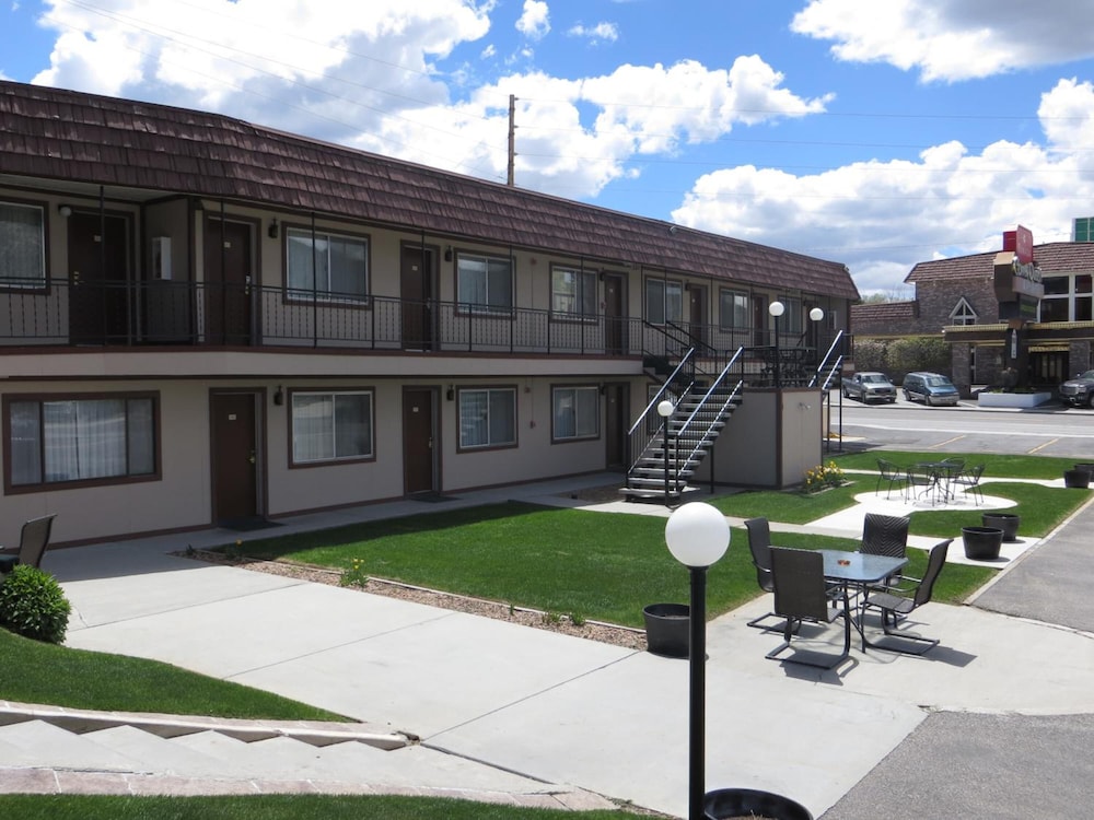 Bristlecone Motel 8/50